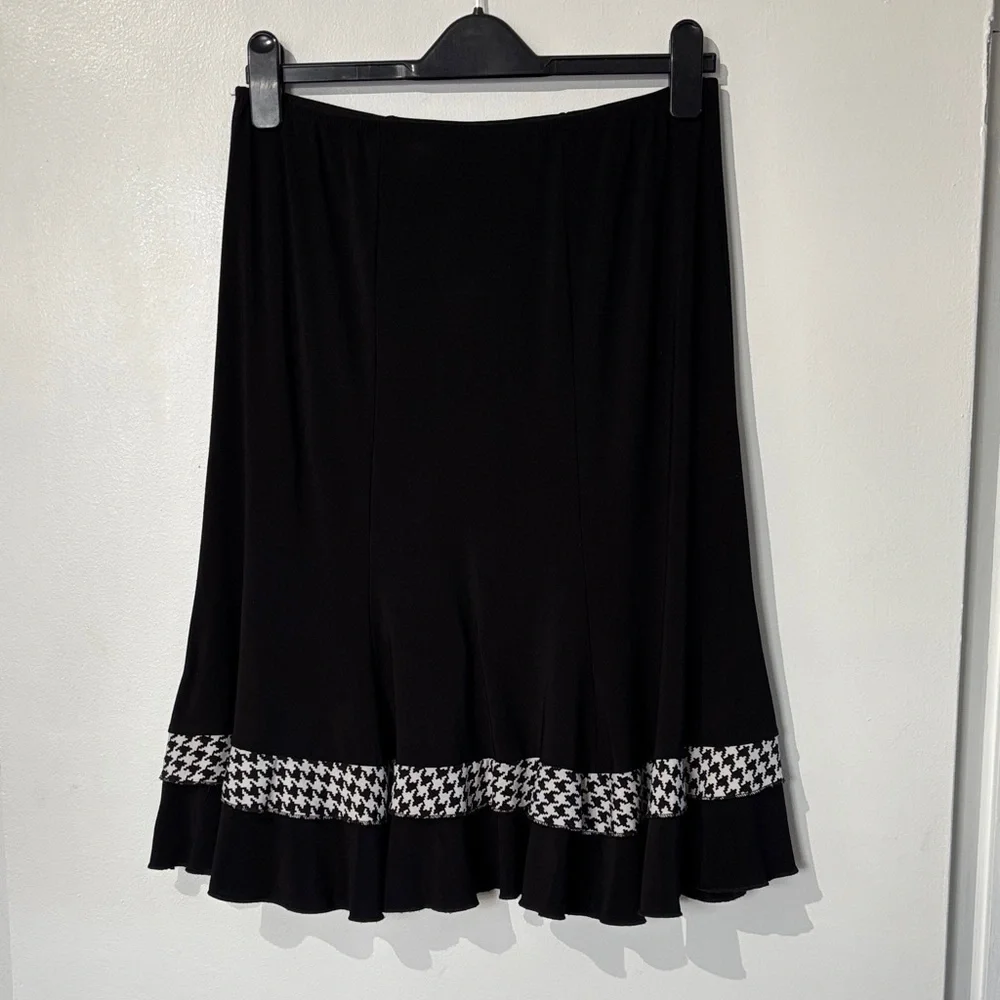 Bali Size Medium Black Skirt with Houndstooth Detail - Picture 1 of 5